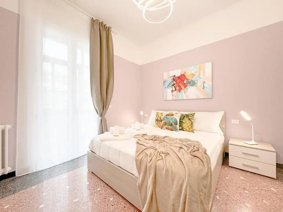 Luxury Suite Spiagge 100Mt - Porto 5' - Wifi Albisola Superiore 0*,  Italy