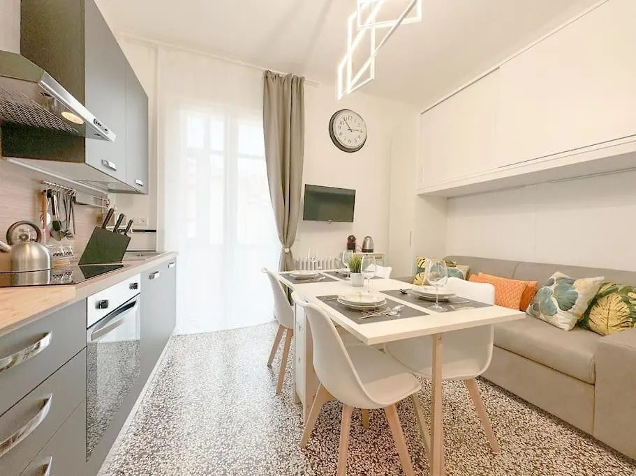 Luxury Suite Spiagge 100Mt - Porto 5' - Wifi Albisola Superiore Italy