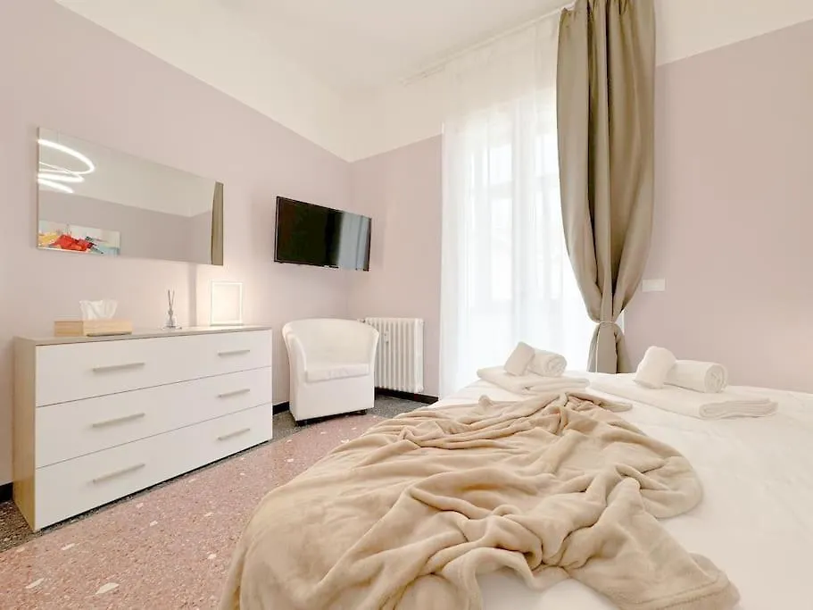 Luxury Suite Spiagge 100Mt - Porto 5' - Wifi Albisola Superiore 0*,  Italy